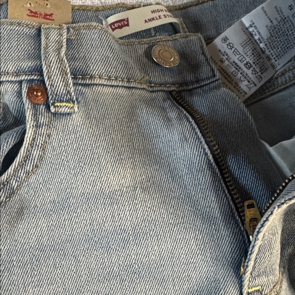 Kids Levi's High Rise Straight Legs Light Wash Blue Jeans. BNWT Size 16 - Picture 11 of 13